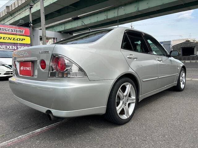 2001 Toyota Altezza JDM car for sale — photo 2 of 12