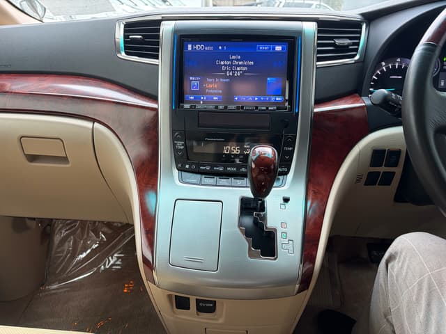 2010 Toyota Vellfire JDM car for sale — photo 18 of 21