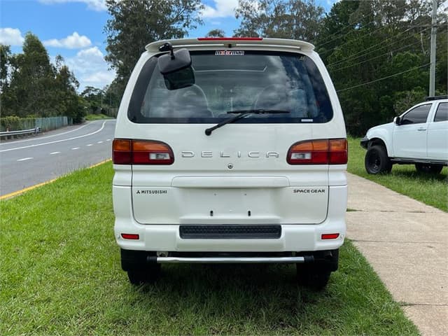 2001 Mitsubishi Delica JDM car for sale — photo 7 of 10