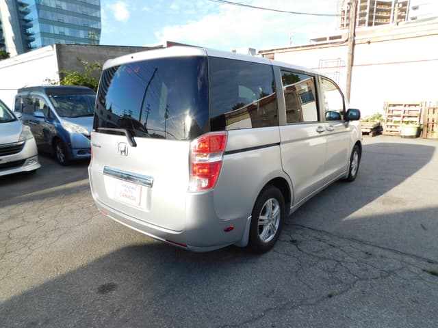 2011 Honda Stepwagon JDM car for sale — photo 2 of 8