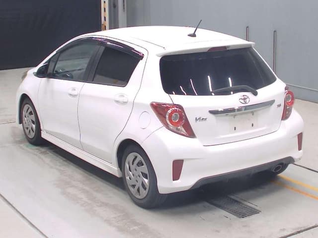 2011 Toyota Vitz JDM car for sale — photo 8 of 8