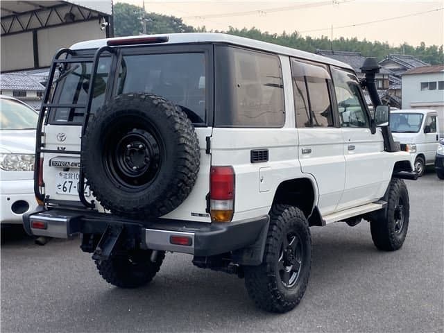 2001 Toyota Land Cruiser JDM car for sale — photo 19 of 21