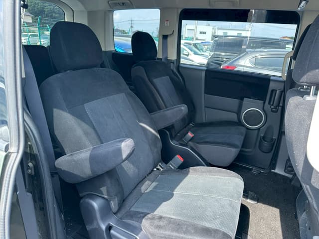 2011 Mitsubishi Delica JDM car for sale — photo 6 of 8
