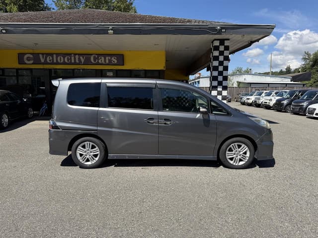 2008 Honda Stepwagon JDM car for sale — photo 8 of 19