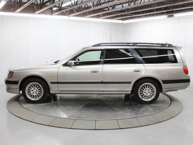 1997 Nissan Stagea JDM car for sale — photo 4 of 25