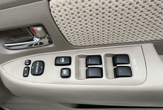 2007 Toyota Raum JDM car for sale — photo 16 of 25