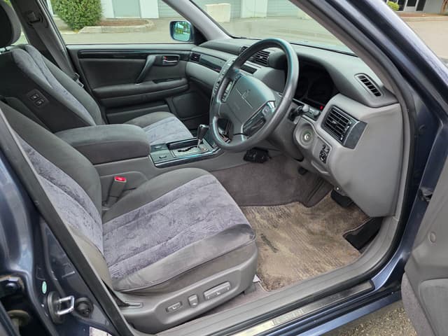 1999 Toyota Crown JDM car for sale — photo 10 of 13