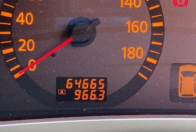 2003 Nissan Elgrand JDM car for sale — photo 23 of 25