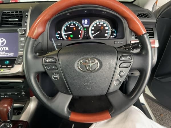 2010 Toyota Majesta JDM car for sale — photo 6 of 7