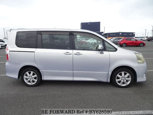 2009 Toyota Noah JDM car for sale — photo 6 of 25
