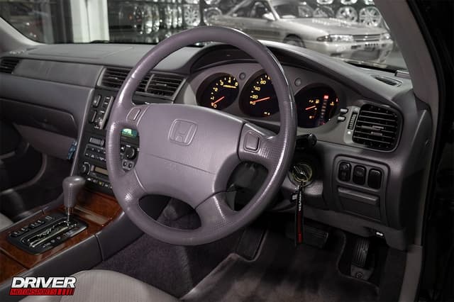 1997 Honda Legend JDM car for sale — photo 13 of 23