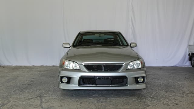 1999 Toyota Altezza JDM car for sale — photo 2 of 12