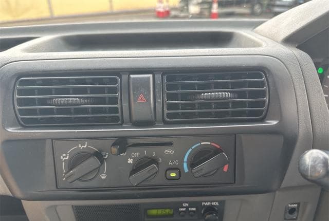 2004 Mitsubishi Minicab JDM car for sale — photo 24 of 25
