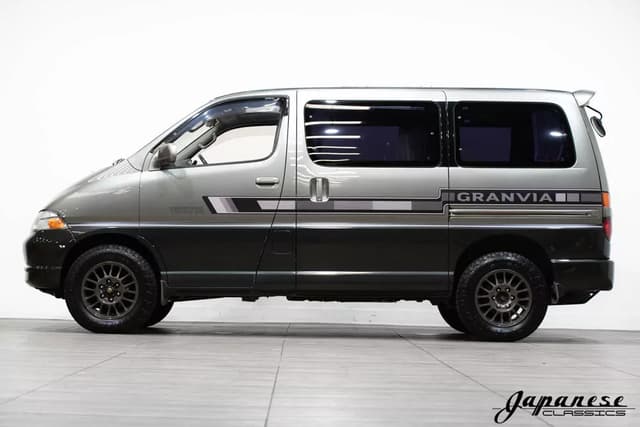 1996 Toyota Granvia JDM car for sale — photo 4 of 25