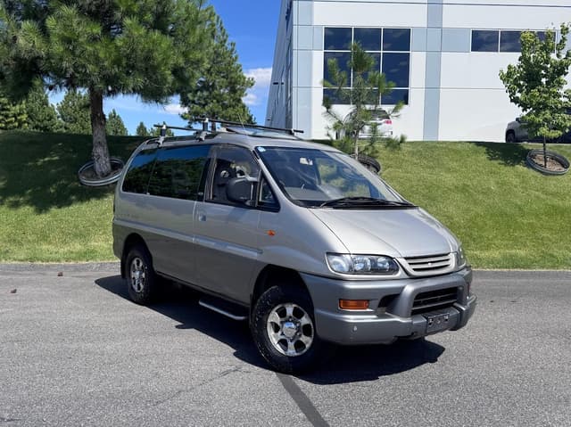 1997 Mitsubishi Delica JDM car for sale — photo 2 of 23