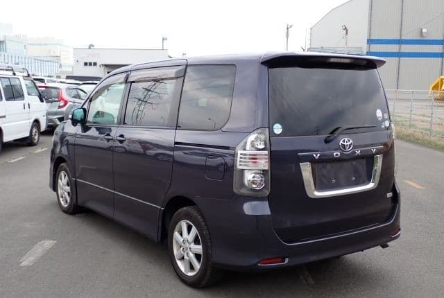2008 Toyota Voxy JDM car for sale — photo 2 of 25