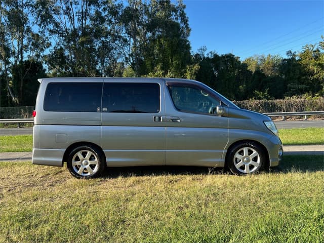 2005 Nissan Elgrand JDM car for sale — photo 5 of 15