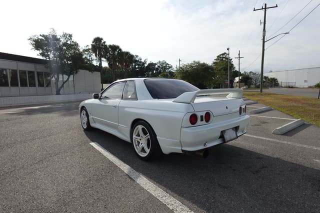 1990 Nissan Skyline JDM car for sale — photo 7 of 18