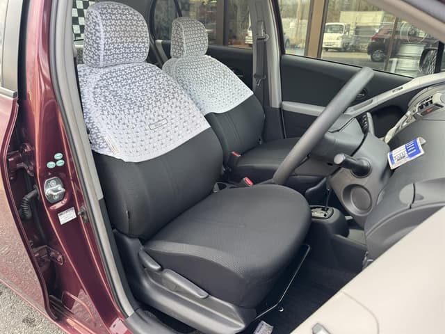 2009 Toyota Vitz JDM car for sale — photo 9 of 19