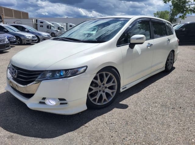 2010 Honda Odyssey JDM car for sale — photo 2 of 16