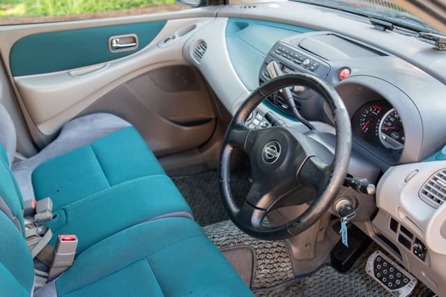 1999 Nissan Tino JDM car for sale — photo 9 of 15