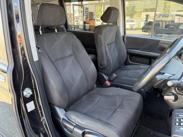 2010 Honda Stepwagon JDM car for sale — photo 9 of 19