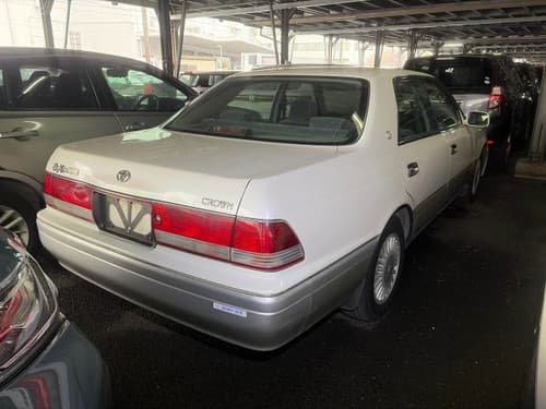 1998 Toyota Crown JDM car for sale — photo 4 of 15