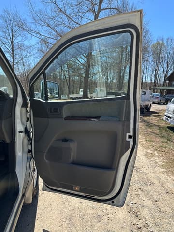 2000 Nissan Elgrand JDM car for sale — photo 16 of 25