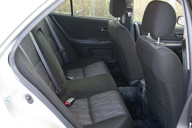 2001 Toyota Altezza JDM car for sale — photo 13 of 17