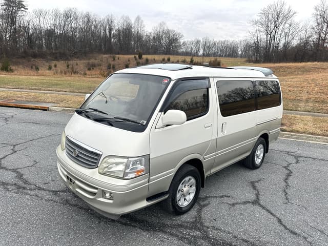 1999 Toyota HiAce JDM car for sale — photo 2 of 10