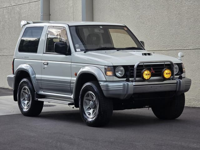 1997 Mitsubishi Pajero JDM car for sale — photo 14 of 25