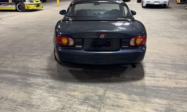 1998 Mazda Roadster (Eunos Roadster / MX-5) JDM car for sale — photo 12 of 25