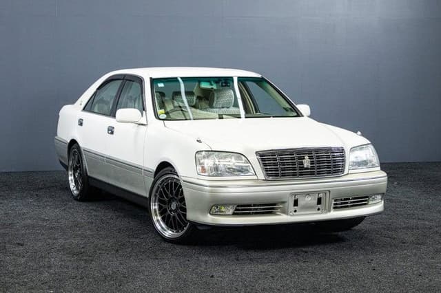 2001 Toyota Crown JDM car for sale — photo 2 of 18