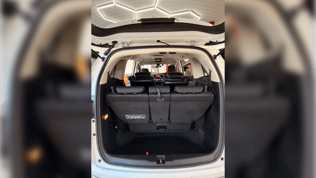 2015 Honda Odyssey JDM car for sale — photo 8 of 14