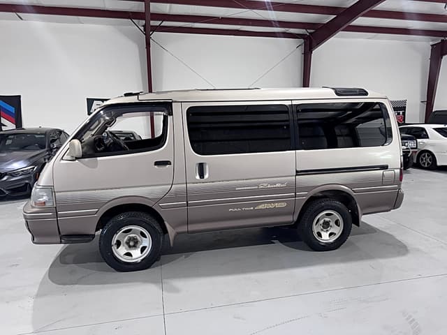 1995 Toyota HiAce JDM car for sale — photo 2 of 25