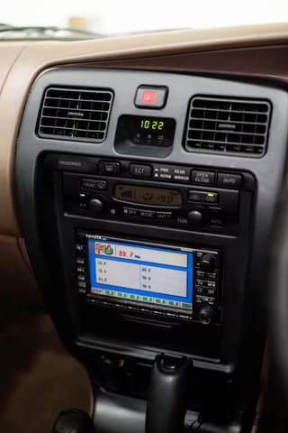 2000 Toyota Hilux Surf JDM car for sale — photo 10 of 25