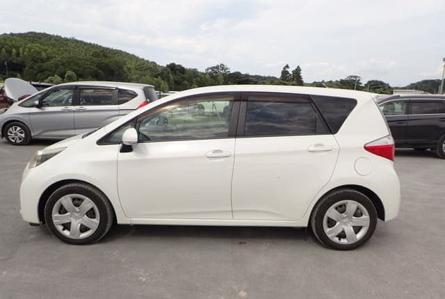 2011 Toyota JDM car for sale — photo 2 of 25