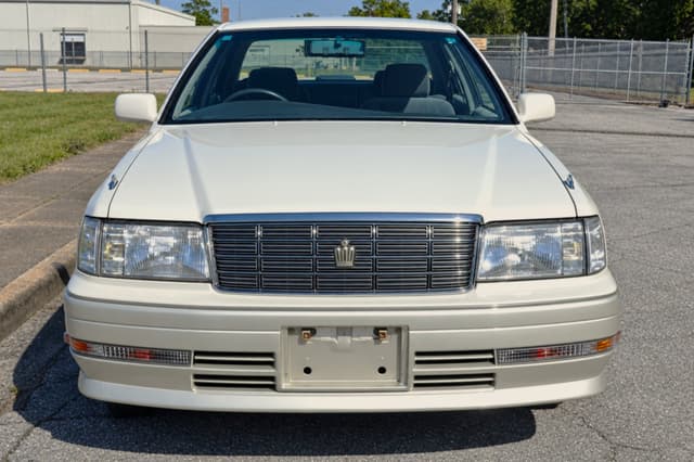 1997 Toyota Crown JDM car for sale — photo 2 of 16