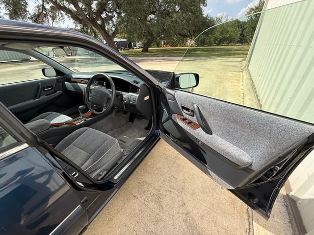 1998 Toyota Crown JDM car for sale — photo 16 of 21