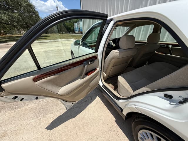 2000 Toyota Crown JDM car for sale — photo 12 of 21