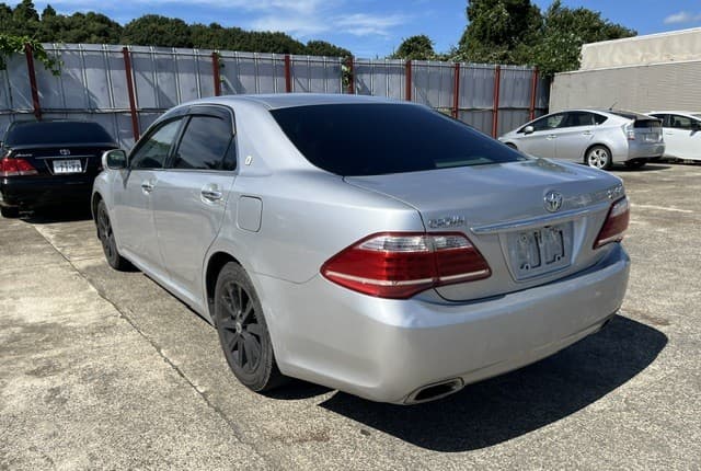 2010 Toyota Crown JDM car for sale — photo 2 of 25