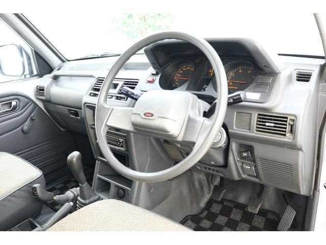 1992 Mitsubishi Pajero JDM car for sale — photo 3 of 17