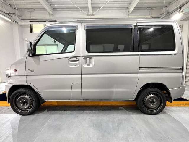 2000 Mitsubishi Town Box JDM car for sale — photo 3 of 25