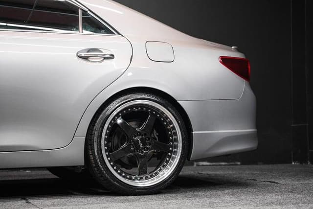 2009 Toyota Mark X JDM car for sale — photo 11 of 20