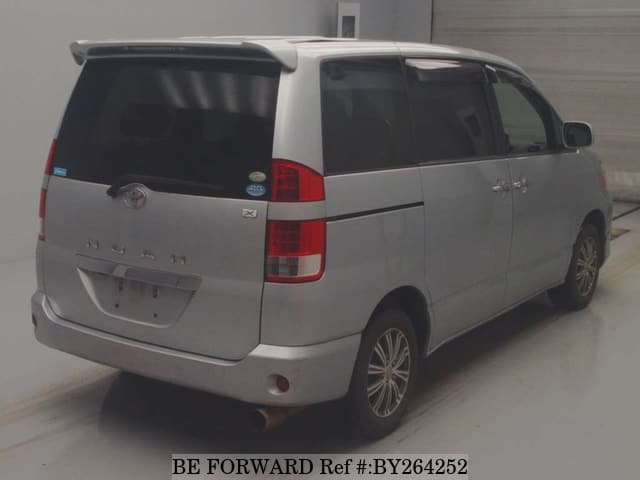 2006 Toyota Noah JDM car for sale — photo 2 of 2