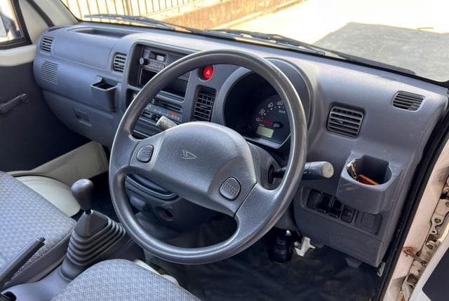 2006 Daihatsu Hijet JDM car for sale — photo 10 of 25