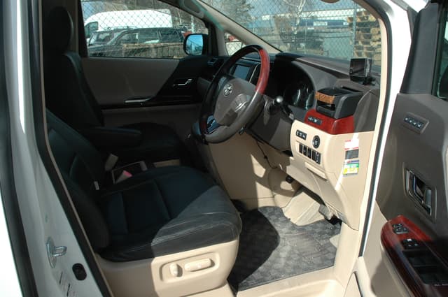 2008 Toyota Alphard JDM car for sale — photo 12 of 19