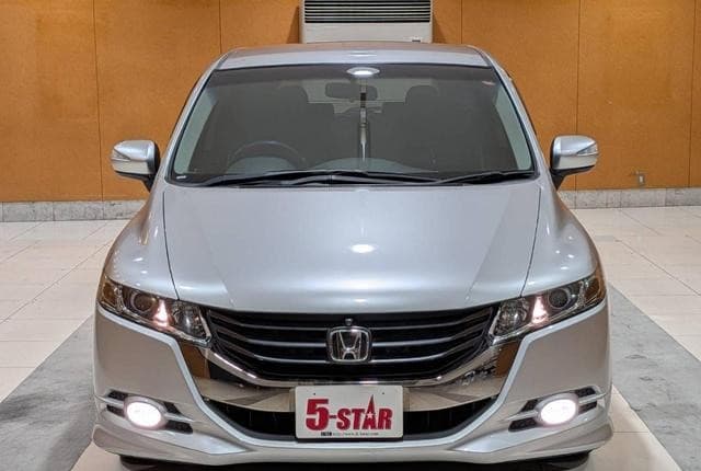 2011 Honda Odyssey JDM car for sale — photo 6 of 25
