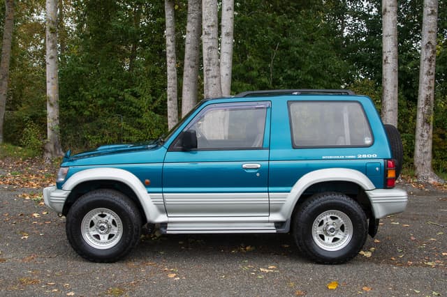 1994 Mitsubishi Pajero JDM car for sale — photo 8 of 15
