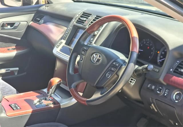 2012 Toyota Majesta JDM car for sale — photo 3 of 19